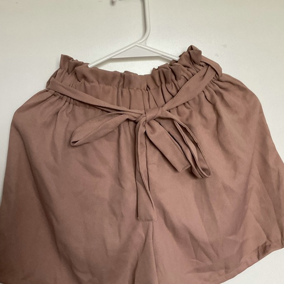 Ruffle Ribbon Short - NEW - Picture 2 of 3